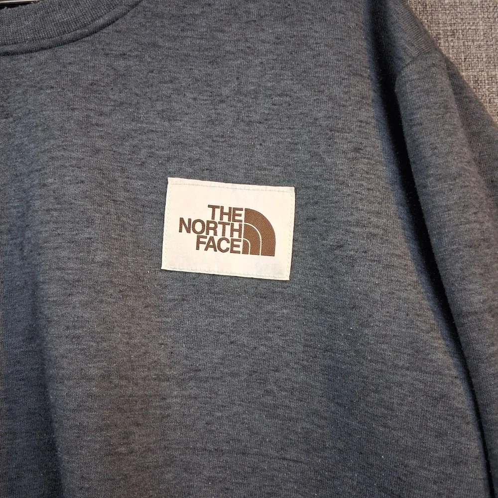 The North Face Mens XXL Heather Gray Crew Neck Logo Patch Sweatshirt Pullover
